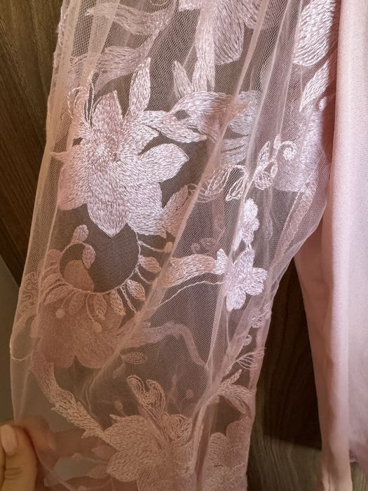 Елегантна розова риза