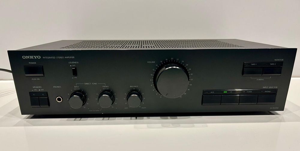 Vand amplificator Onkyo A-8220