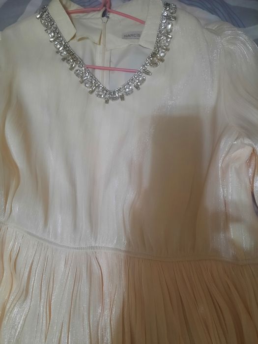 Продаю шикарное платье.  Очень красивое вечернее