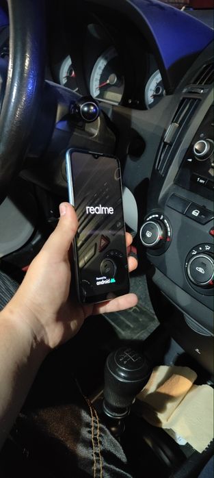 Vând Realme C21  albstru