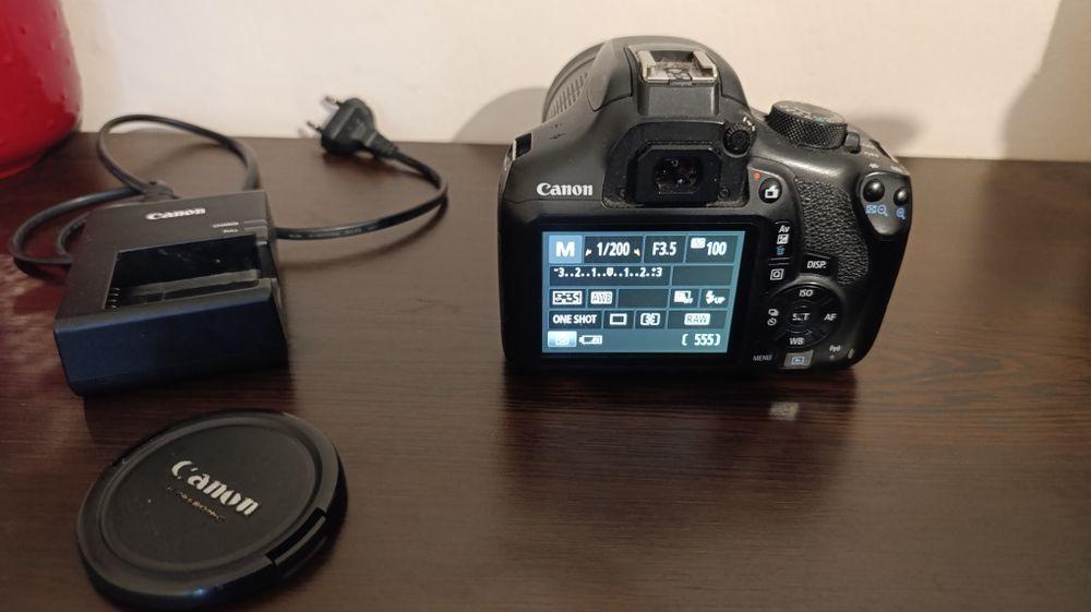 Canon 1300D и обектив 18-135