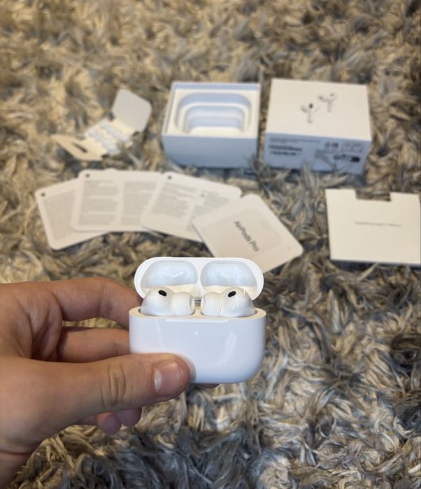 Airpods Pro a 3-a generatie cu Noice Cancelling