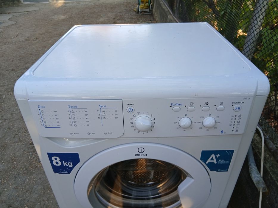 Se dezmembrează mașină de spălat Indesit de 8 kg