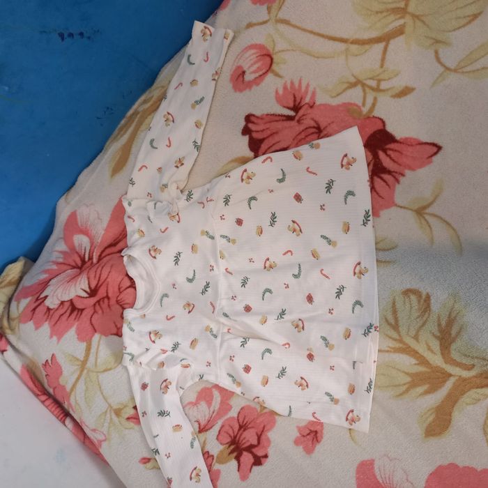 Отдам даром  вещи на девочку