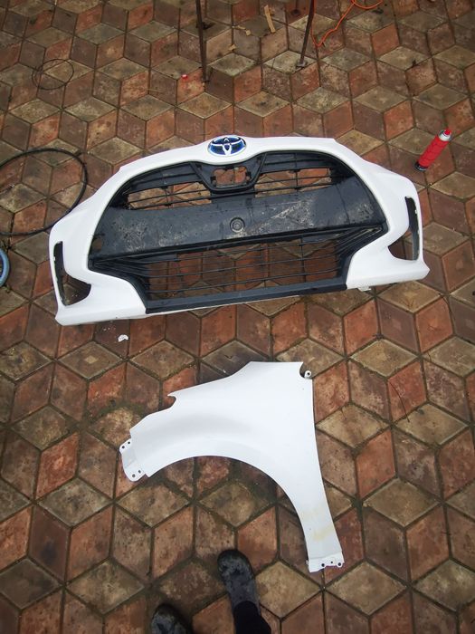 Bara fata grile aripa stânga Toyota yaris hybrid 4 2021/2022/2023/2024