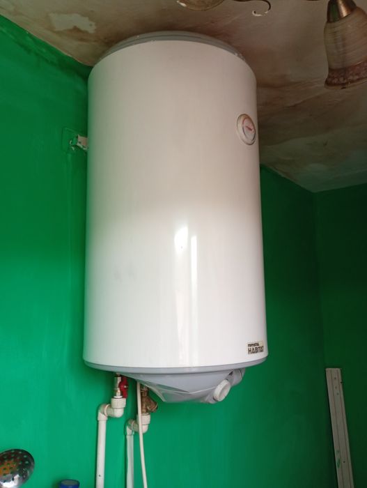 Vând o cabina de dus și un boiler de 80 la prețul de 1000 Lei banii  cheș în mana