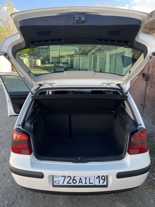 Volkswagen Golf-4
