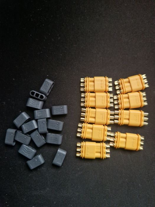 Оригинални конектори Amass MR30 (30A) с капачки - Нови