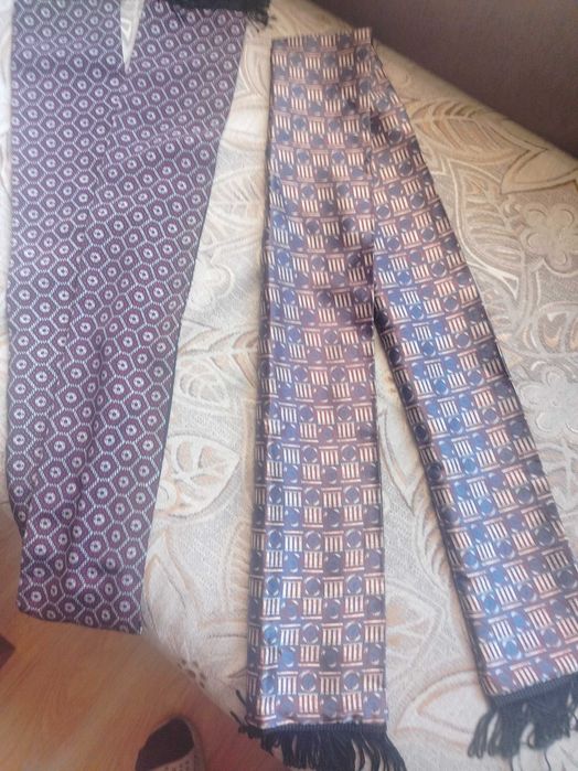 Елегантни мъжки копринени шалове