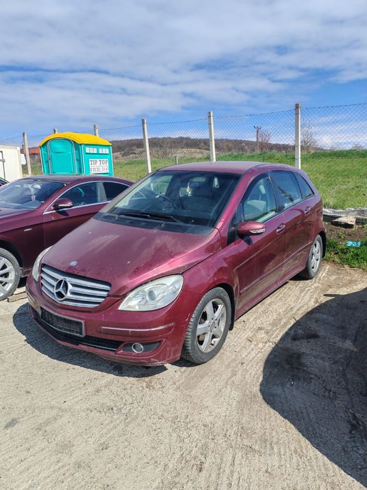 Dezmembrez Mercedes B 200