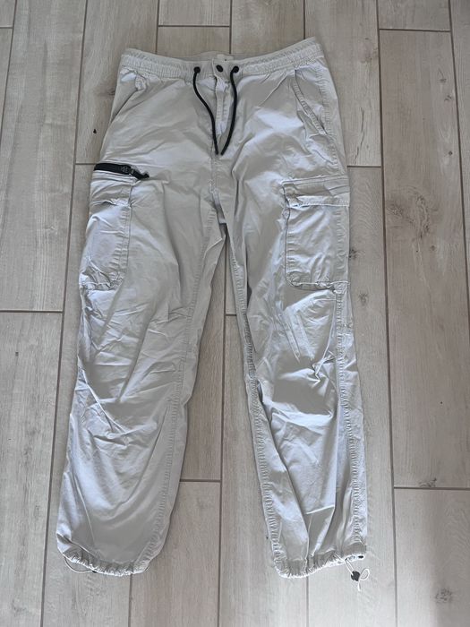 Дънки и спортен панталон