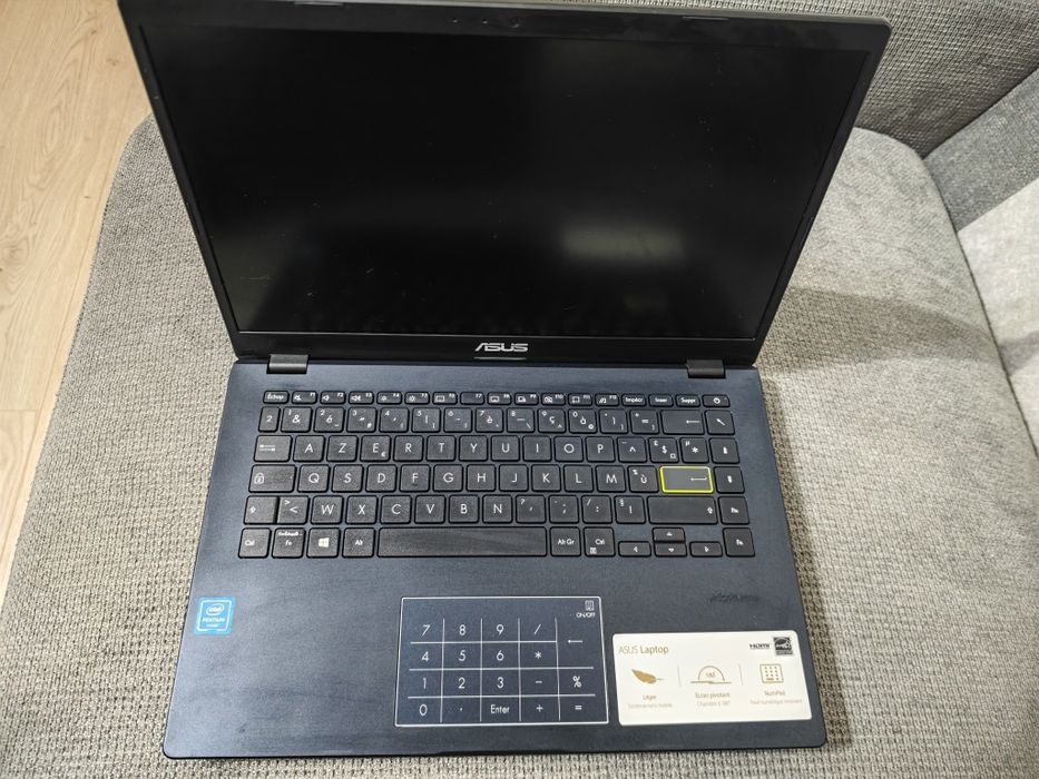 Vand Laptop ASUS ca nou folosit de 10 ori