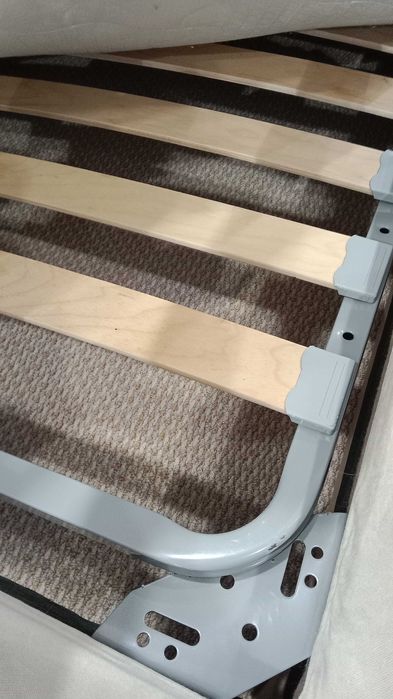 Продам кровать с матрасом 160*200