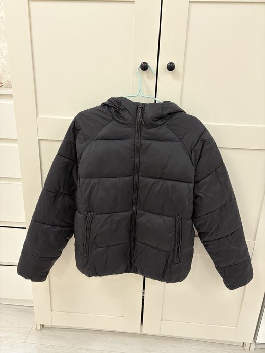 базовые куртка и джинсы