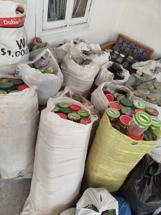 Продам банки 0,5 в наличии примерно 1000 штук.