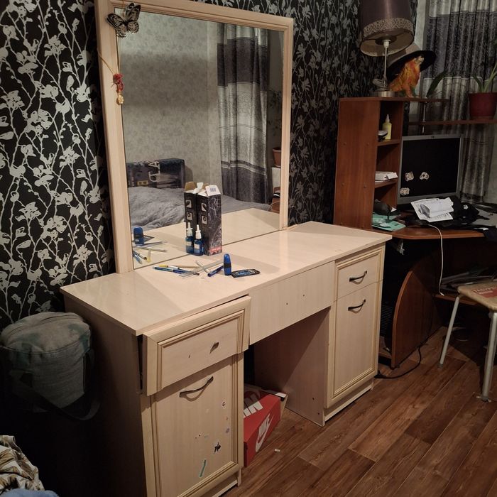 Продам камод с зеркалом