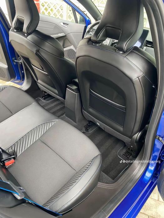 Detailing auto la domiciliu