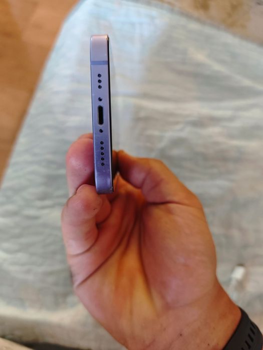 Продам iPhone 12