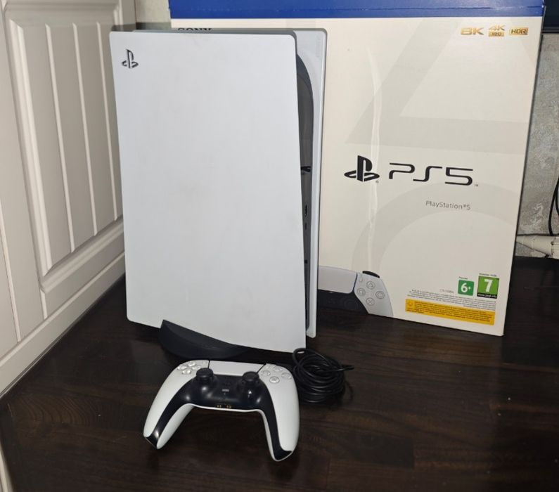 Playstation 5 fat(с дисководом) . Объём памяти 825 гб