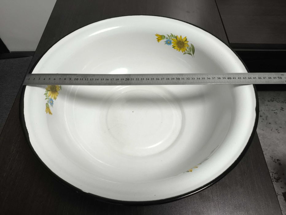 Продается эмалированный таз б\у (8л)