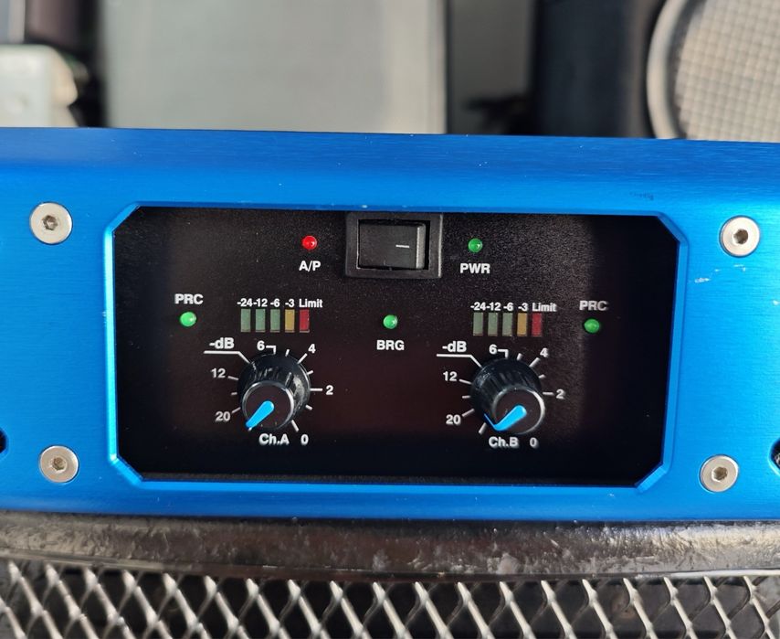 Продава се Професионално крайно стъпало MC2 Audio E15