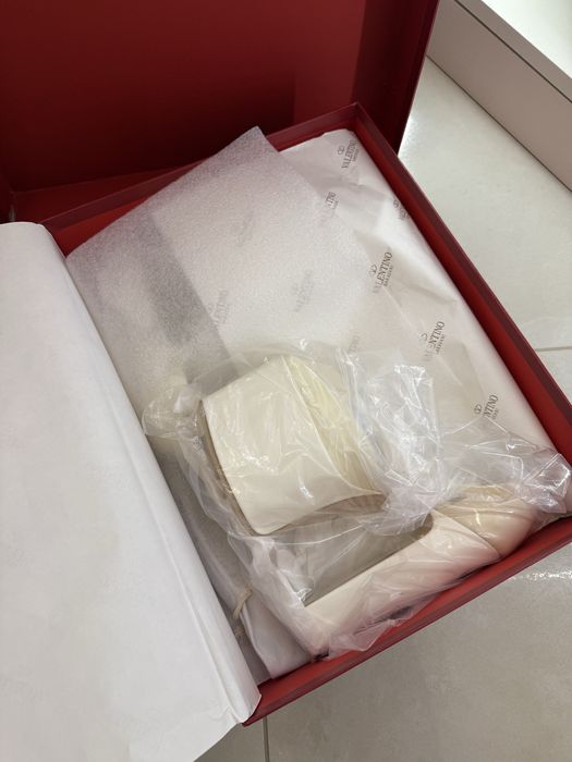 Налични дамски обувки на висок ток Valentino 37 размер