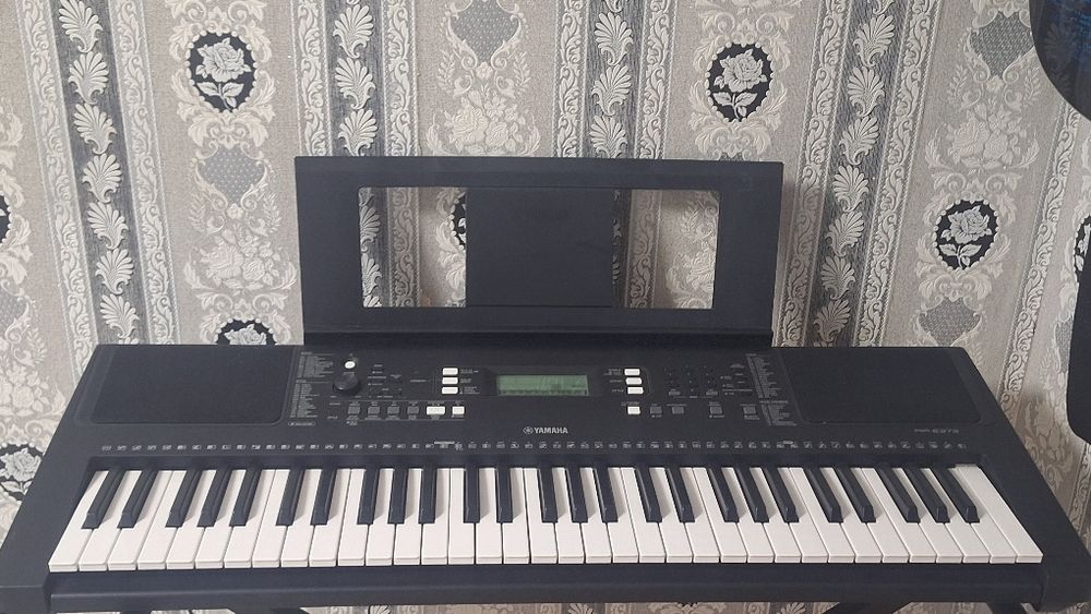 Продам синтезатор Yamaha PSR-E373