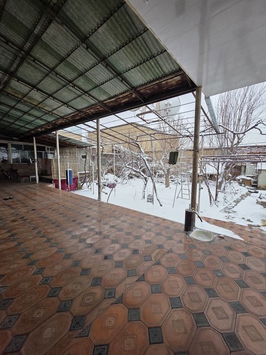 Қуйи Хужа соат Икром шашлик кўчасида Ховли зўдлик билан Сотилади