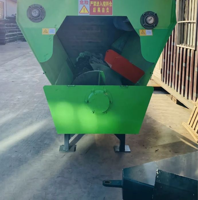 Продаю горизонтольный кормосмеситель