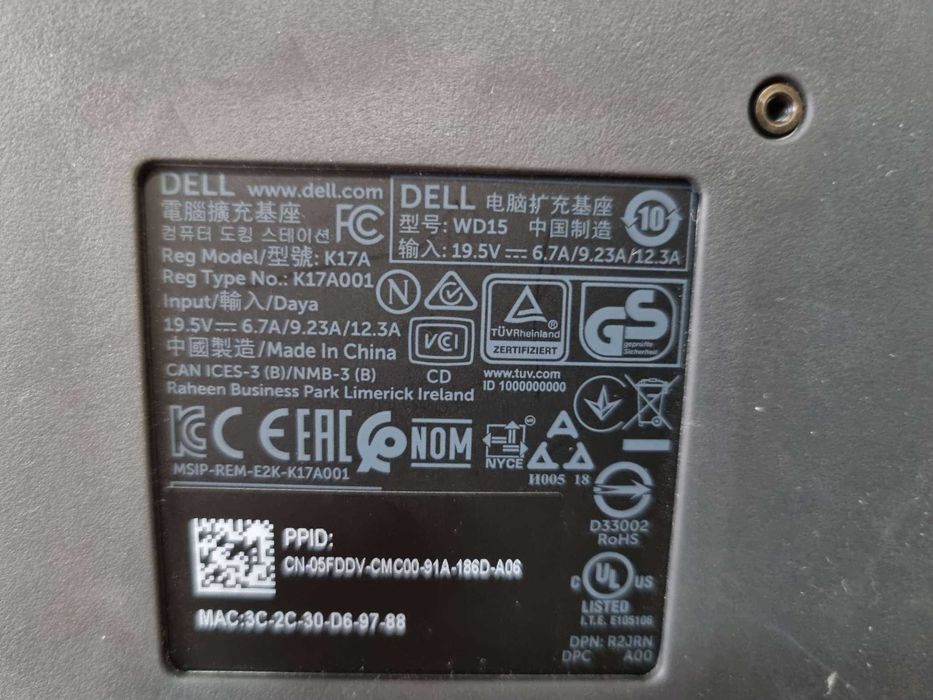 Налични: докинг станции DELL