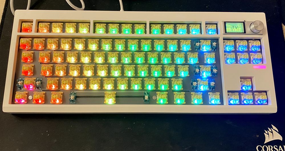 Tastatură mecanică GMK87 custom de la Zuoya (similara cu GMK67)