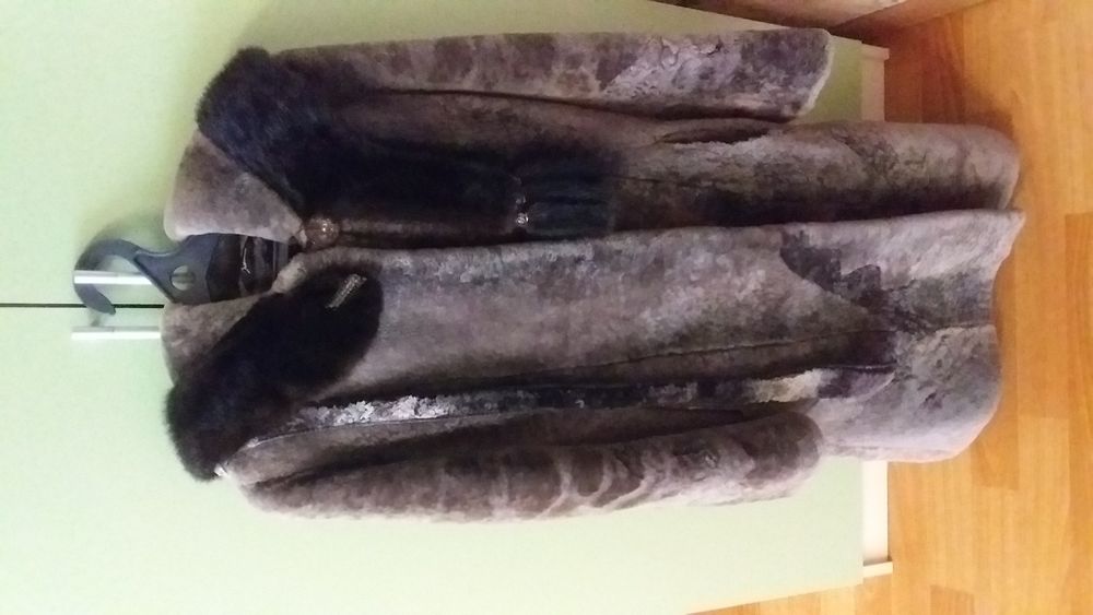 Шуба женская мутоновая.