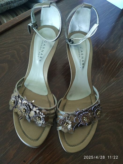 Обувь женская модельная