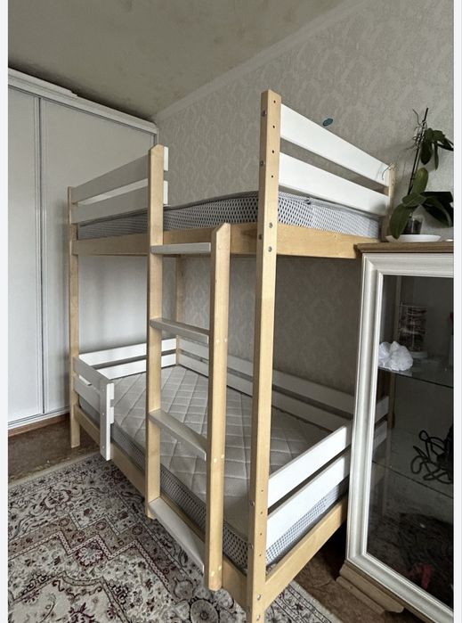 Кровать двухъярусная