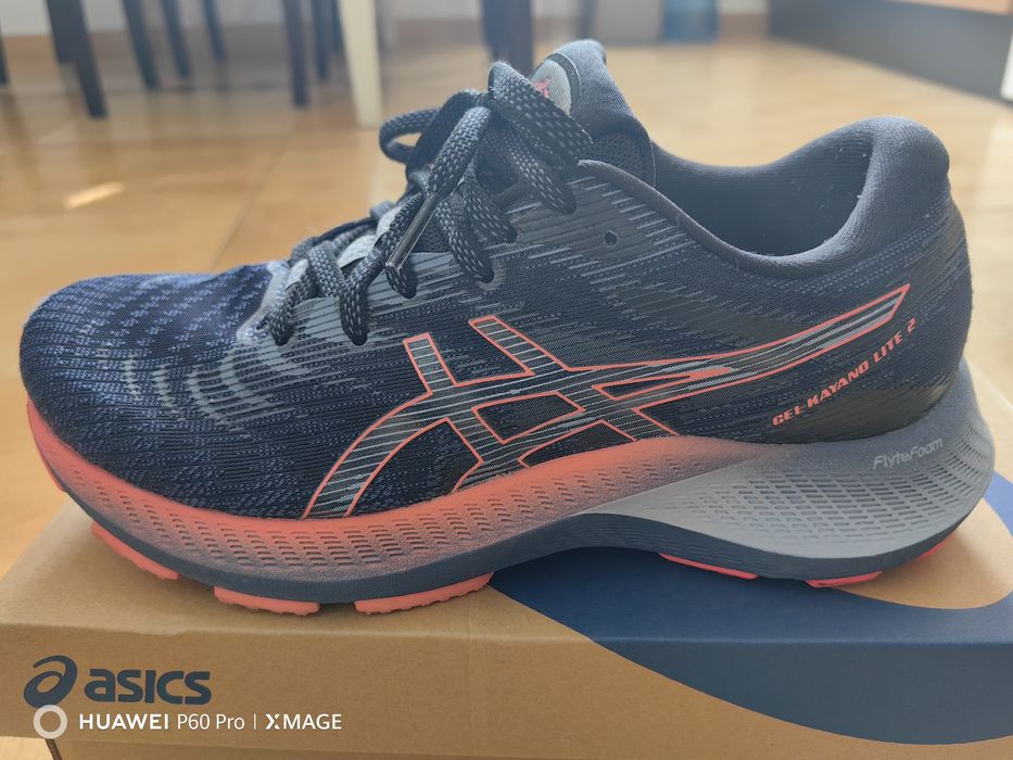 Продавам маратонки ASICS