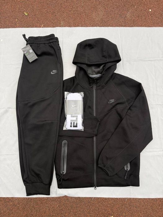 Nike tech fleece full black new