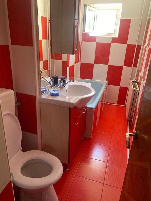 Inchiriez apartament