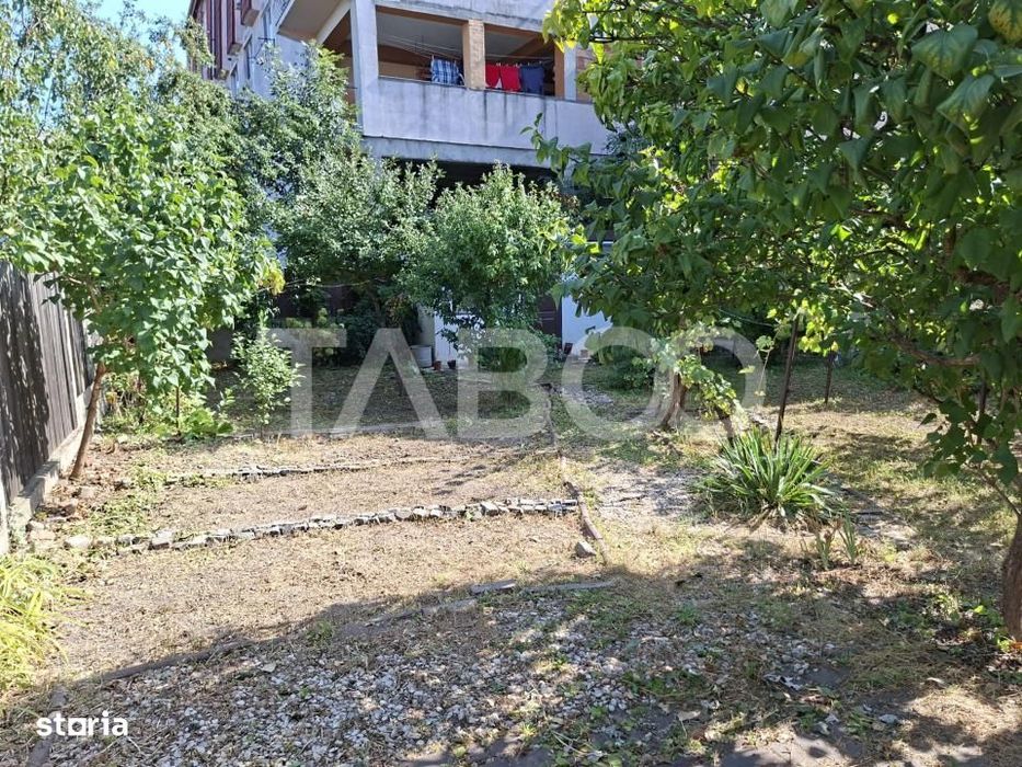 Casa cu 2 camere decomandate 335 mp teren in zona Parcul Tineretului
