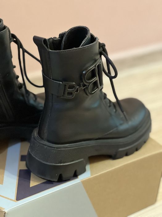 Ботинки на девочку натуральная кожа 34-35 размер