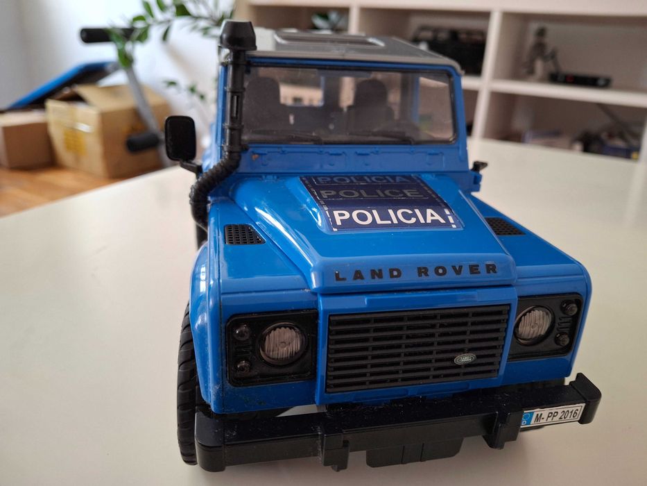 Джип Land Rover на Bruder, 27 см. Пластмасови интересни колички Смарт и Мини, 13-14 см.
