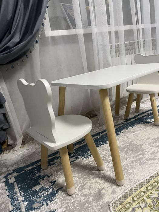 Детский комплекст стол стульев