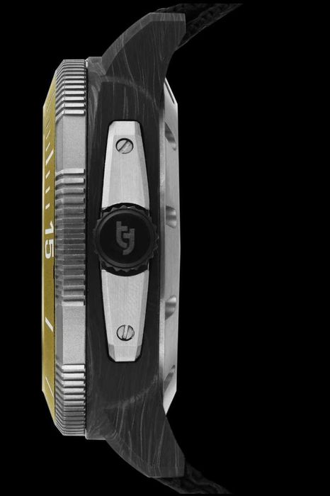 Tecnotempo - "Commando" - Forged Carbon & Titanium - Automatic