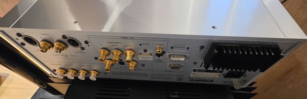 Esoteric UX-1 – High-End Universal SACD/CD/DVD-A Player