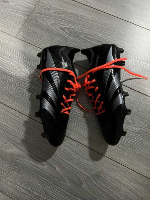 Ghete de fotbal iarba sau sintetic