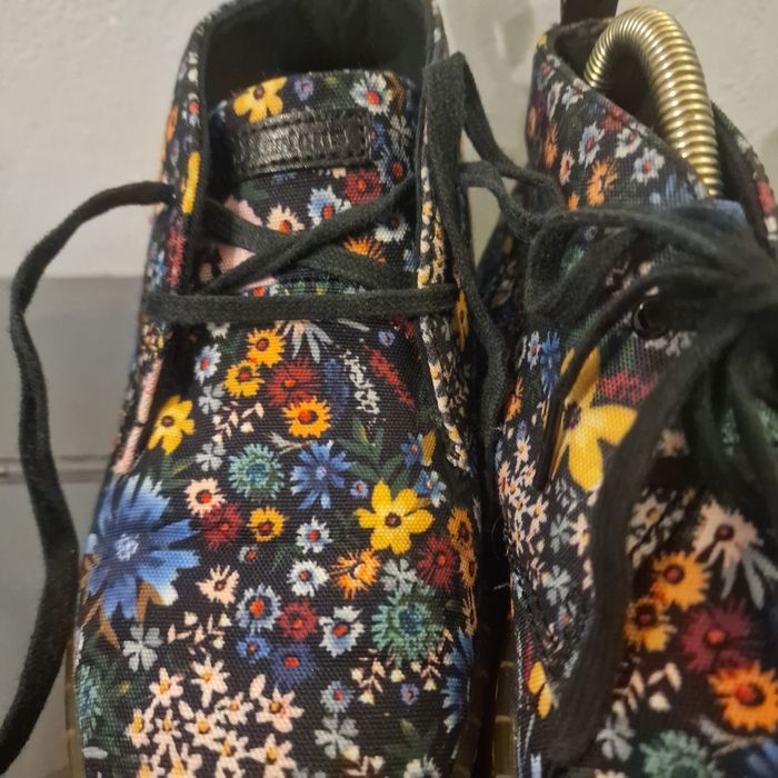 DR.MARTENS  номер 37 !Цветни и пъстри  ,в отлично състоянии