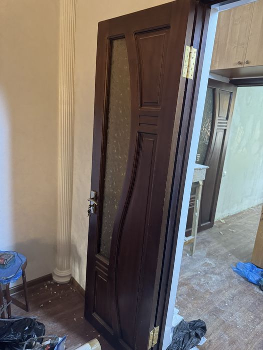 Продается б/у сосновые двери в комплекте все есть