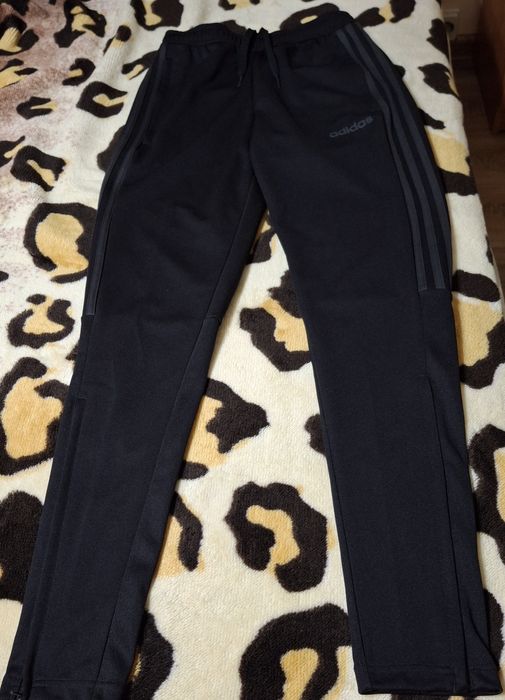 Долница adidas размер XS от Англия