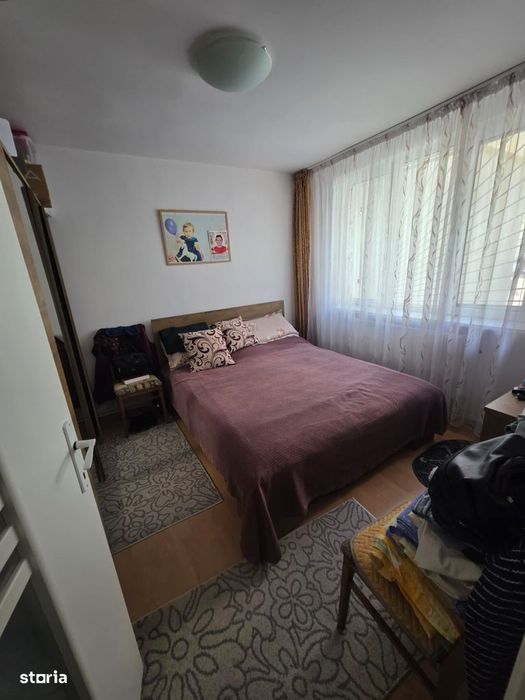 De vanzare apartament  3 camere și balcon plus boxa si loc de parcare