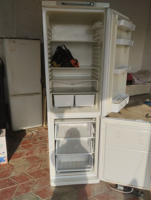 Продам холодильник ИНДЕЗИТ хорошем состоянии
