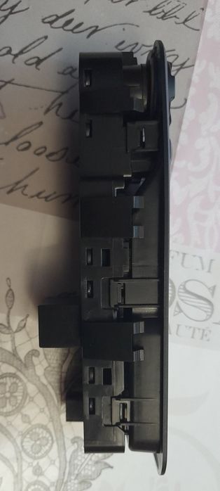 Бутон за ел. стъкла Peugeot Expert 3 и Citroen Jumpy 3
OEM номер: